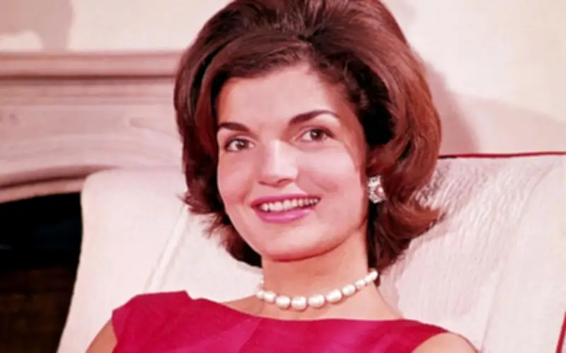 Jackie Kennedy: Dấu ấn phong cách và 5 món trang sức bất hủ của Đệ nhất phu nhân Mỹ