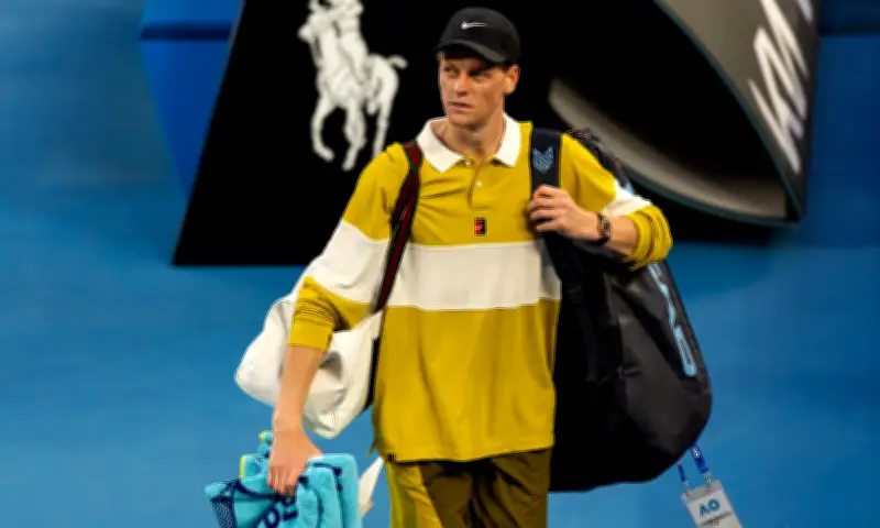 Jannik Sinner sa sút: Thể trạng, lối chơi và áp lực từ Alcaraz