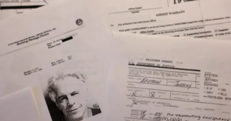 Vụ án Jeffrey Epstein: Mạng lưới tội ác và quyền lực toàn cầu bị phơi bày