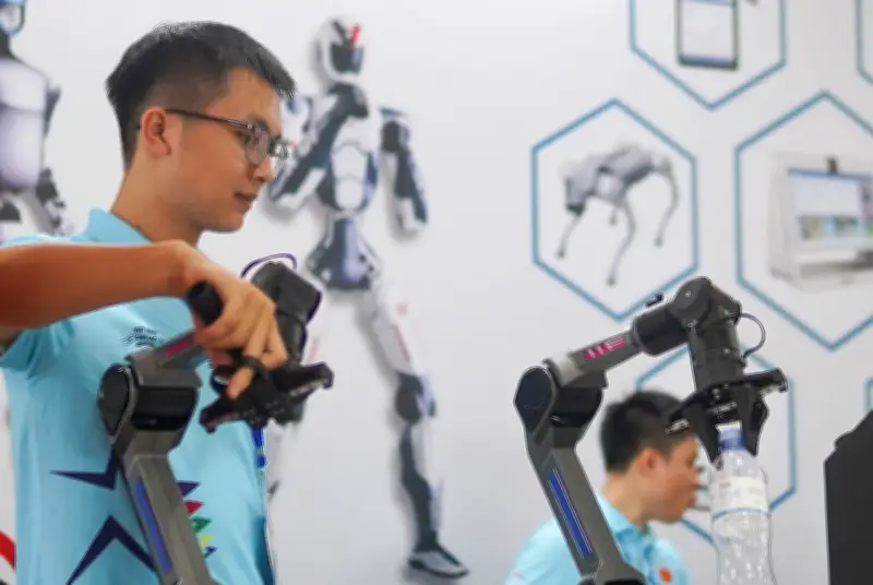 Thị trường việc làm 2026: Bán hàng và IT dẫn đầu, nhu cầu nhân lực tăng mạnh