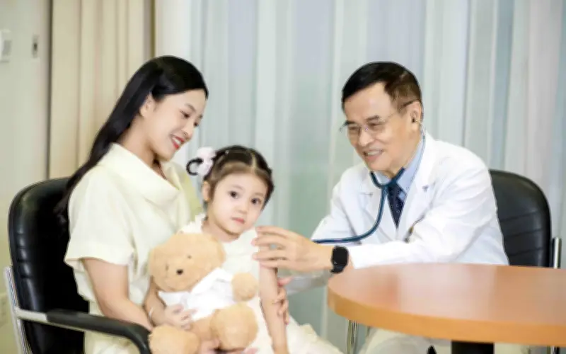 Hành trình từ giảng đường chiến tranh đến chuyên gia Nhi khoa đầu ngành