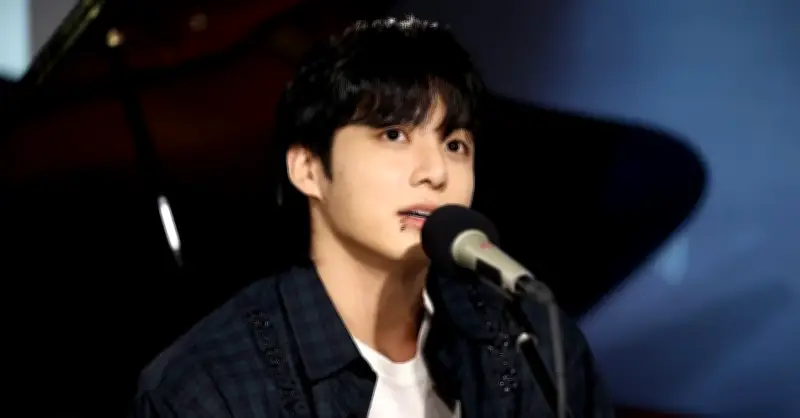 Jungkook BTS gây tranh cãi với buổi livestream đêm khuya, xóa tài khoản Instagram 50 triệu follower