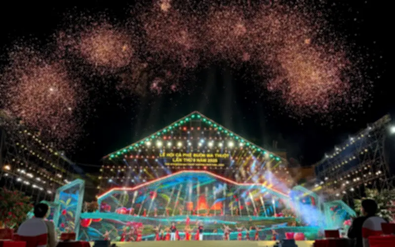 Đắk Lắk Bắn 300 Giàn Pháo Hoa Tầm Thấp Đón Giao Thừa Tết Bính Ngọ 2026