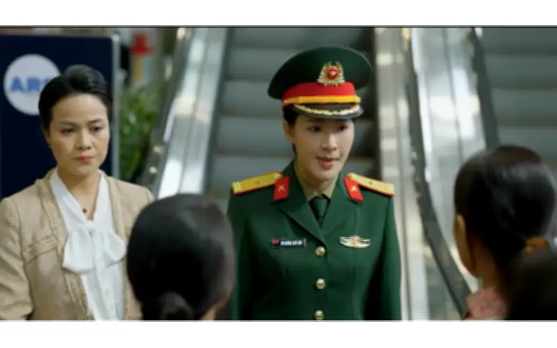 Khai phong thơ lộ tình cảm sau khi đưa làm anh ra khỏi điểm nóng tại ngân hàng