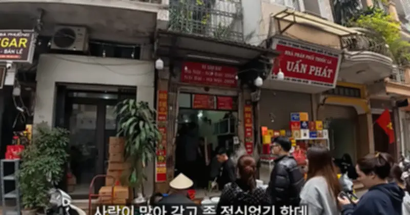 Khách Hàn tăng 5kg sau 3 ngày ở Hà Nội: 5 quán ăn phải xếp hàng dài gây sốt
