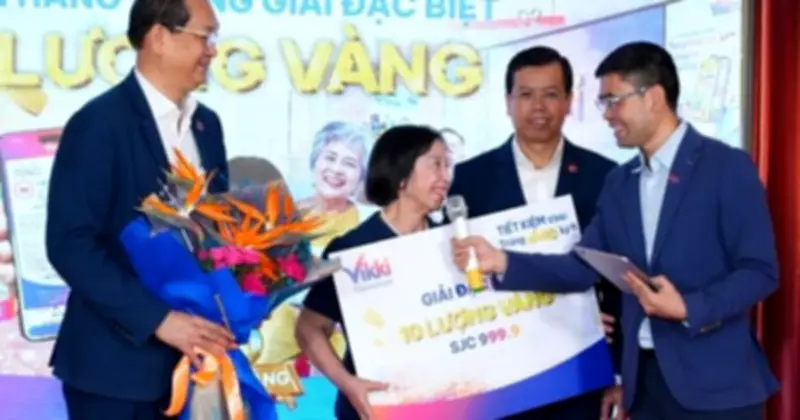 Khách hàng trúng 10 lượng vàng từ tiết kiệm Vikki: 'Món quà may mắn đầu năm'