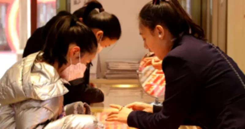 Khách hàng Trung Quốc thắng kiện tiệm vàng trì hoãn giao hàng sau khi giá vàng tăng mạnh