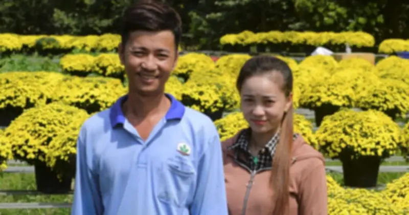 Khởi nghiệp hoa tết: Vợ chồng trẻ Chợ Lách vượt khó bán hết 3.700 chậu cúc nở sớm