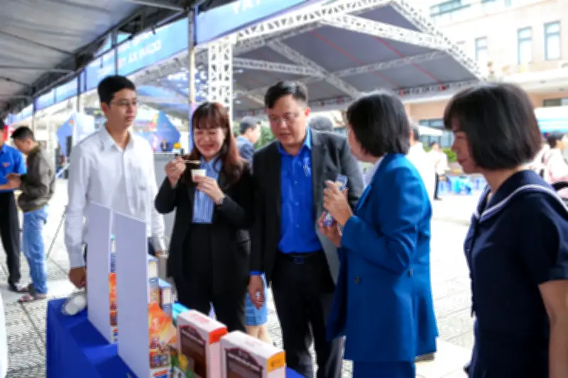 Khởi nghiệp từ nỗi nhớ gánh chè thế kỷ: Đóng gói đặc sản Hội An vươn ra thế giới