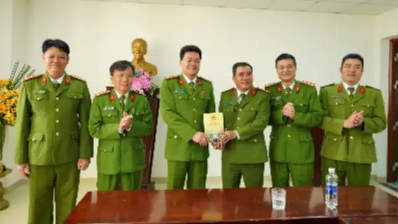 Khởi tố 3 đối tượng khai thác trái phép cao lanh vượt 11.200m² tại Thừa Thiên Huế