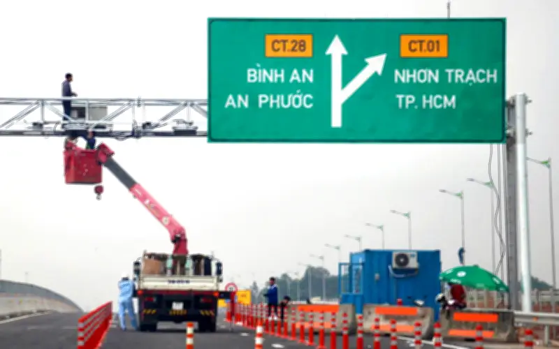Khẩn trương lắp đặt hệ thống thu phí ETC cho cao tốc Biên Hòa - Vũng Tàu trước Tết 2026