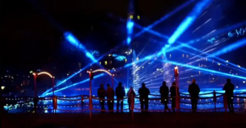 Không Gian Nghệ Thuật Ánh Sáng Rực Rỡ Tại Copenhagen Thu Hút Du Khách