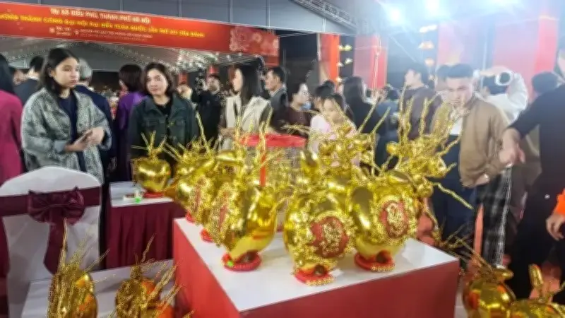 Không Gian Trưng Bày Sản Phẩm Việt Thu Hút Hàng Chục Nghìn Người Dân Hà Nội