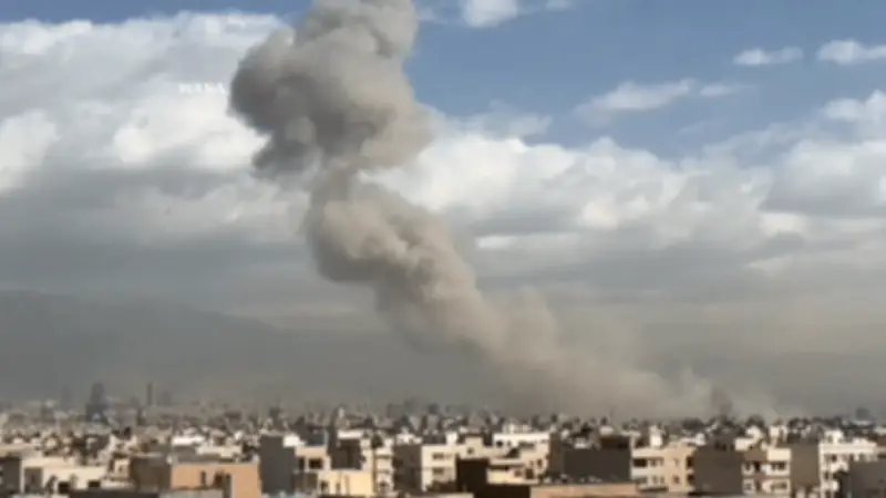 Khủng Hoảng Trung Đông: Mỹ Và Israel Không Kích Iran, Khói Mù Bao Phủ Nhiều Thành Phố