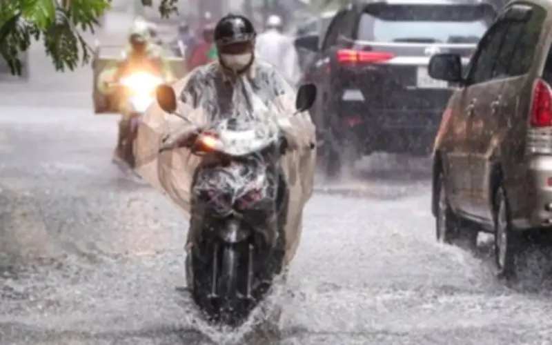 Không khí lạnh mạnh tràn về, Bắc Bộ và Bắc Trung Bộ đối mặt với rét sâu và mưa dông