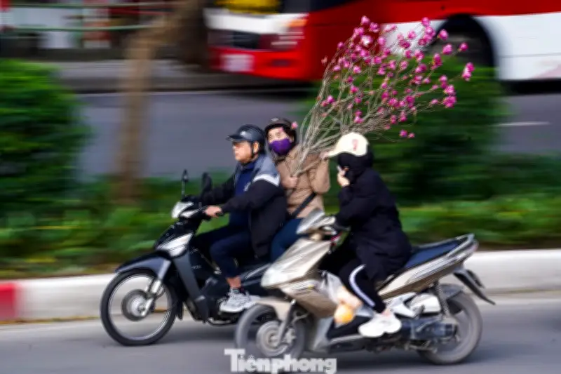 Không khí lạnh tràn về, miền Bắc đón Tết trong giá rét và mưa phùn