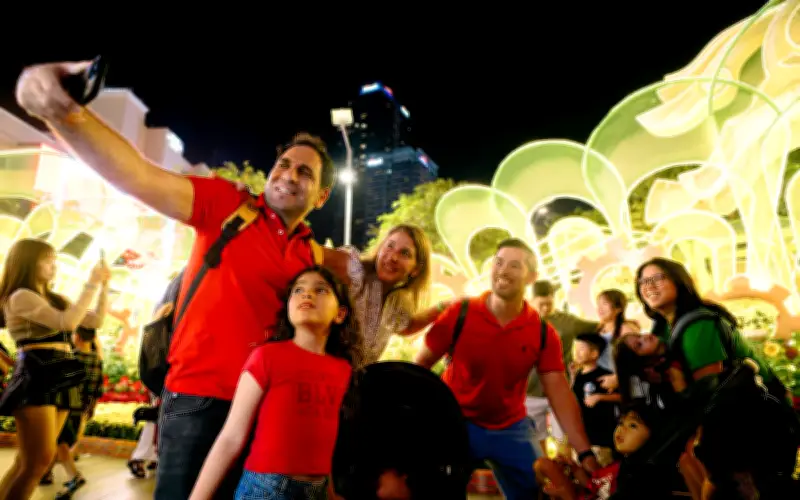 Không Khí Đón Giao Thừa Rộn Ràng Khắp Cả Nước, Du Khách Quốc Tế Hào Hứng Trải Nghiệm Tết Việt