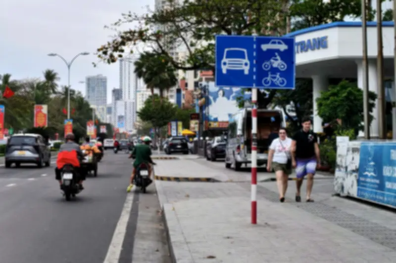 Khánh Hòa Điều Chỉnh Giao Thông Đường Trần Phú: Ô Tô Được Lưu Thông Chung Làn Với Xe Máy