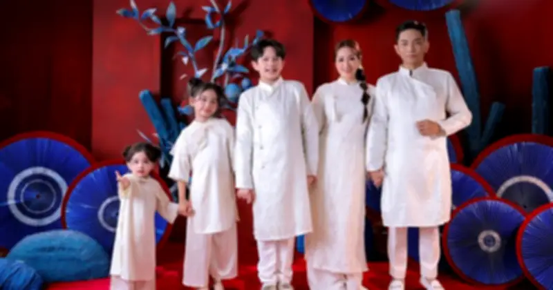 Khánh Thi - Phan Hiển Đón Tết Ấm Áp Cùng Ba Thiên Thần Nhỏ, Cộng Đồng Mạng 'Tan Chảy'