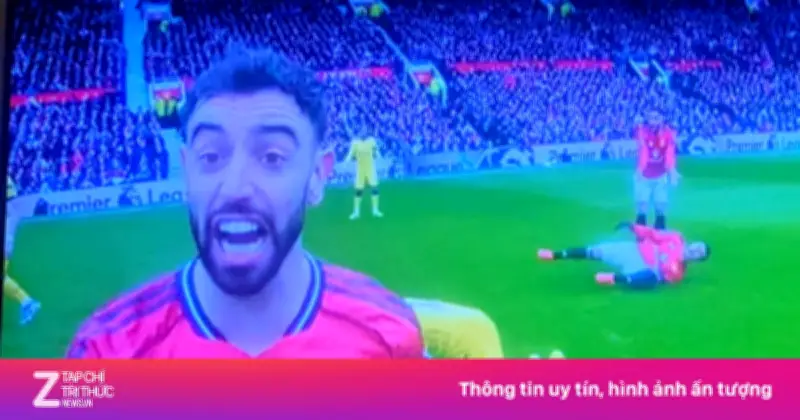 Khoảnh khắc Fernandes 'nổi điên' với trọng tài qua refcam gây bão mạng xã hội