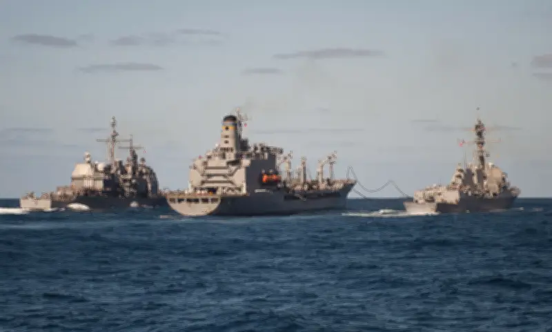 Khu Trục Hạm Mỹ Va Chạm Tàu Hậu Cần Trên Biển Caribe, Hai Thủy Thủ Bị Thương