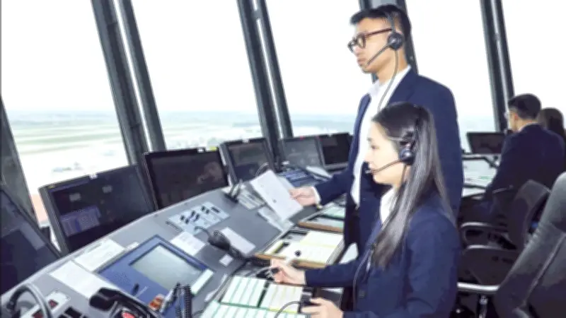 Kiểm soát viên không lưu: 'Cái đầu lạnh' đảm bảo an toàn bay dịp Tết