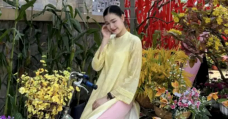 Kim Thanh, Kiều Trinh khoe sắc áo dài ngày Tết, gây thương nhớ trên mạng xã hội