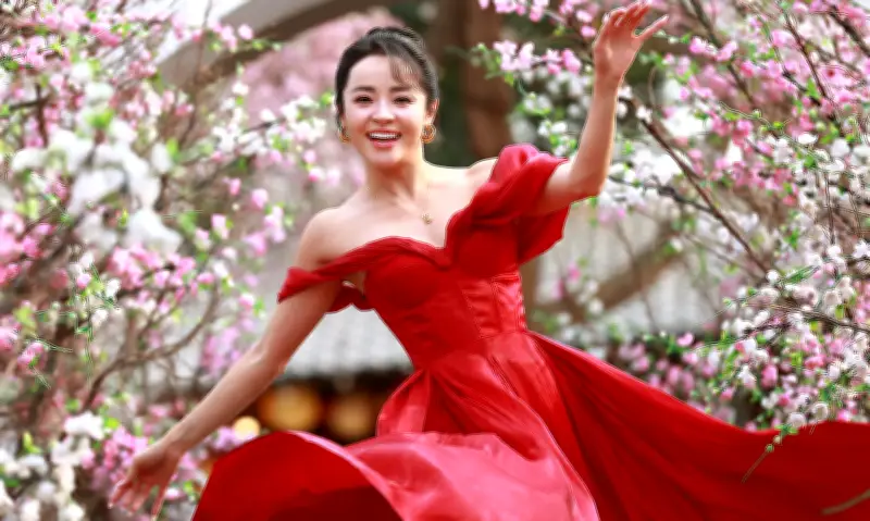 Kiện tướng dancesport Thu Hương chinh phục thử thách bay nhảy trong bộ ảnh mùa xuân