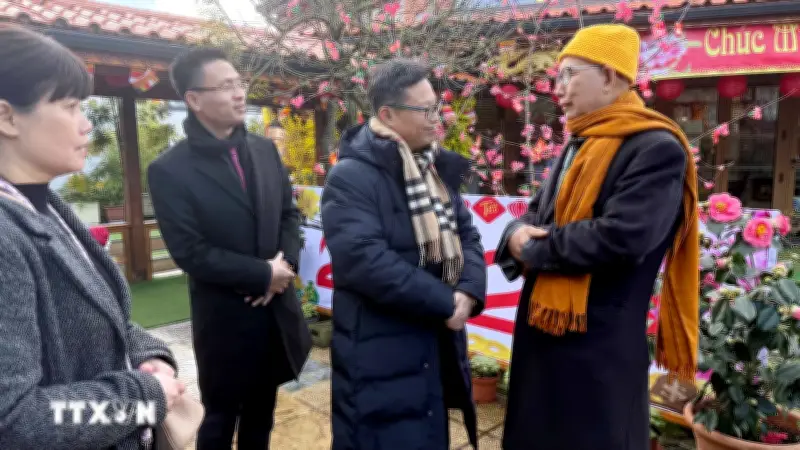 Kiều bào tại Pháp hướng về quê hương trong ngày đầu năm mới