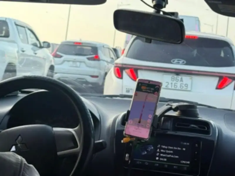 Kẹt xe nghiêm trọng trên nhiều cao tốc hướng về TP.HCM sau Tết