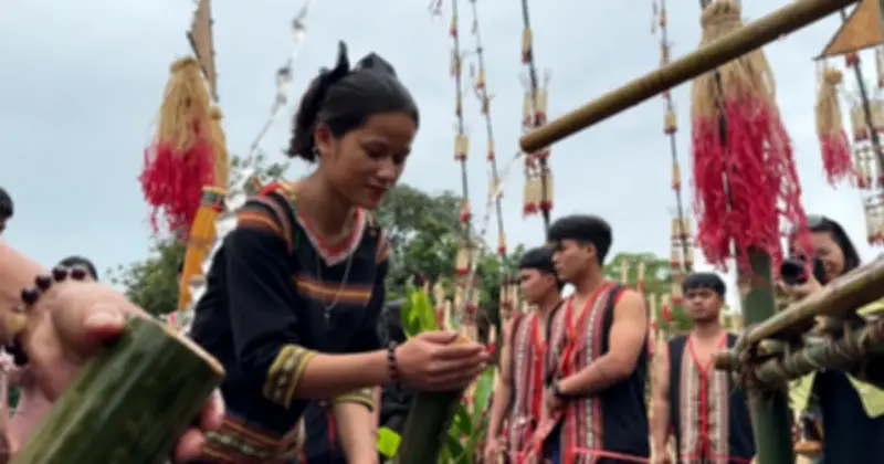 Lễ cúng máng nước Xơ Đăng lần đầu tái hiện tại Tuần Di sản Quảng Ngãi 2025