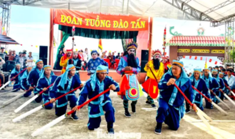 Lễ Cung Nghinh Thủy Lục: Nét Đẹp Văn Hóa Ngư Dân Vạn Đầm Xương Lý Được Vinh Danh Di Sản