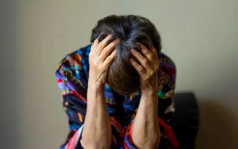 Lý Giải Khoa Học: Vì Sao Cơn Đau Mãn Tính Ở Phụ Nữ Thường Kéo Dài Hơn?