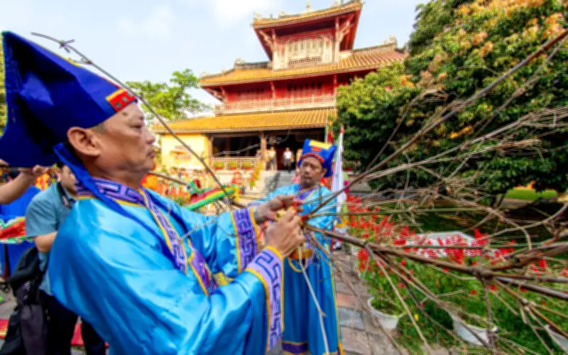 Lễ Hạ Tiêu tại Hoàng cung Huế khép lại Tết, khai ấn tân niên rộn ràng