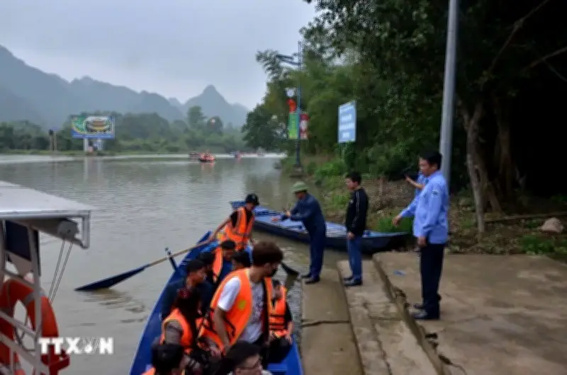 Lễ hội chùa Hương 2026: Kiên quyết xử lý khách không mặc áo phao khi đi đò