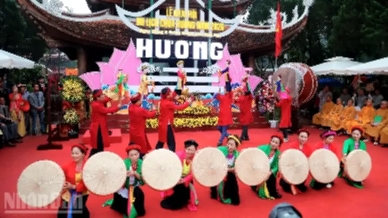 Lễ hội chùa Hương xuân Bính Ngọ 2026 khai mạc với chủ đề an toàn và đổi mới