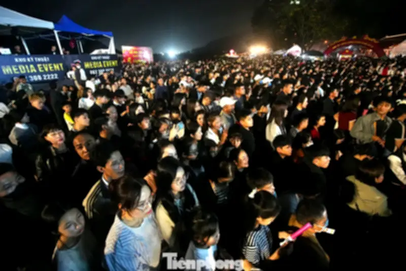 Lễ hội Gióng đền Sóc thu hút hàng nghìn người với Đêm linh thiêng - hào khí Thánh Gióng