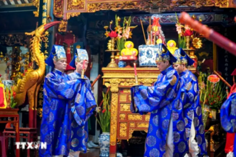 Lễ hội làng Triều Khúc rộn ràng khai hội, thu hút đông đảo người dân