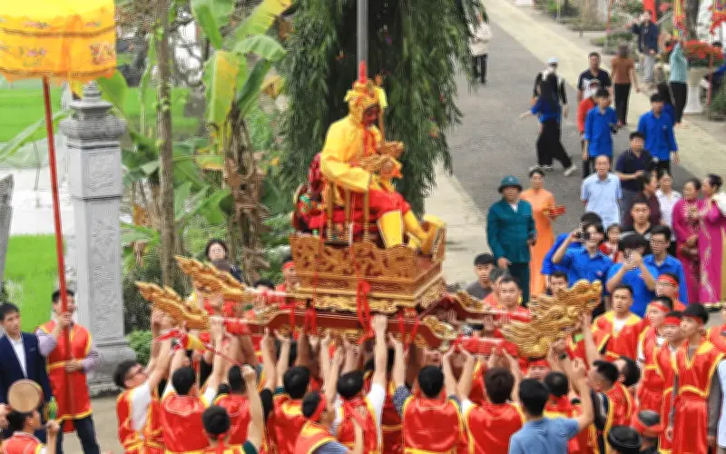 Lễ hội Đền Sái tái hiện nghi thức rước 'vua, chúa sống' độc đáo tại Hà Nội