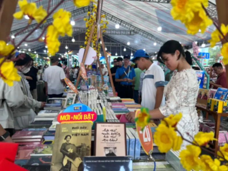 Lễ hội Đường sách Tết Bính Ngọ 2026 thu hút đông đảo người dân và du khách tại TPHCM