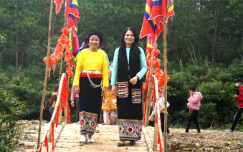 Lễ Hội Nàng Han: Tưởng Nhớ Nữ Anh Hùng Thái Trong Sương Sớm Mùng 5 Tết