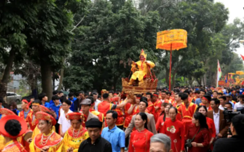 Lễ hội sau Tết: Niềm tin mong manh và nỗi lo 'chặt chém' làm vẩn đục không gian văn hóa