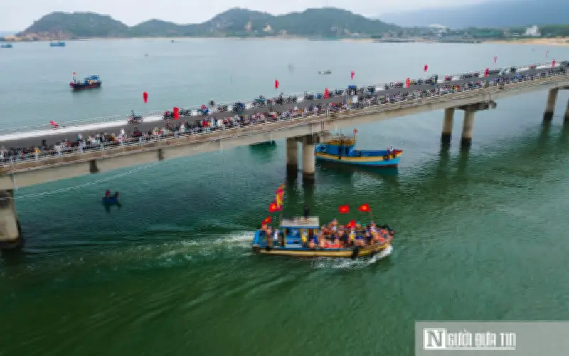 Lễ Hội Sông Nước Đà Nông Sôi Động Với Các Cuộc Thi Lắc Thúng, Bơi Lội Và Đua Thuyền Rồng