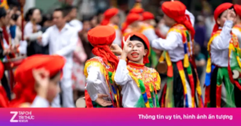 Lễ Hội Triều Khúc Sôi Động Với Màn Múa 'Con Đĩ Đánh Bồng' Độc Đáo