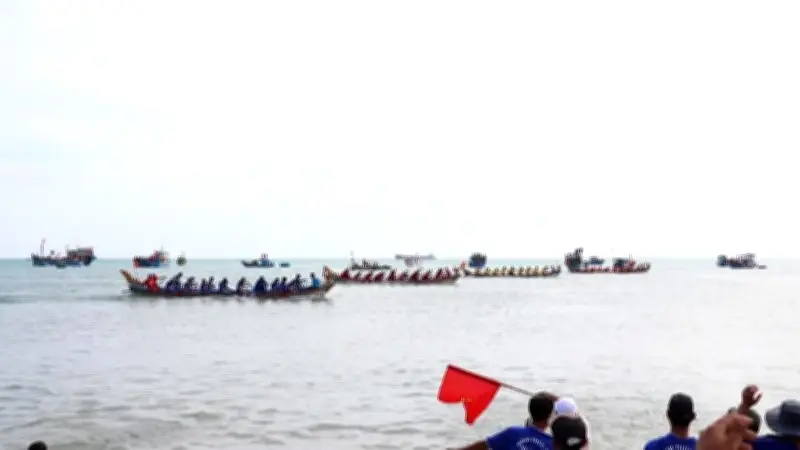 Lễ hội đua thuyền Rồng Cà Ná: Nghi lễ cầu an và khát vọng vươn khơi