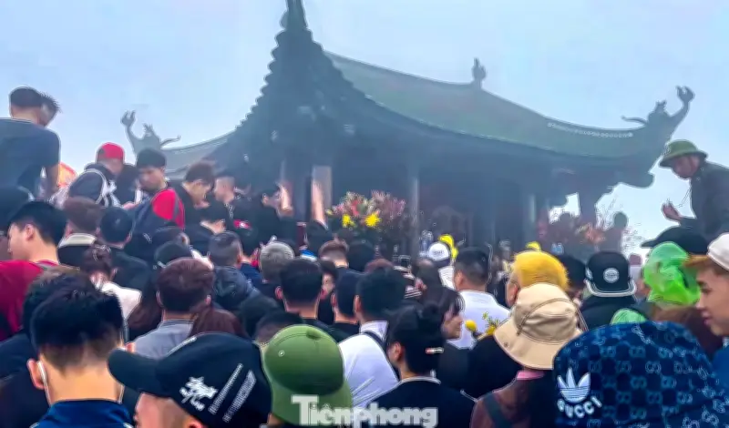 Lễ hội xuân 2026: Tiến bộ công nghệ và áp lực quá tải song hành