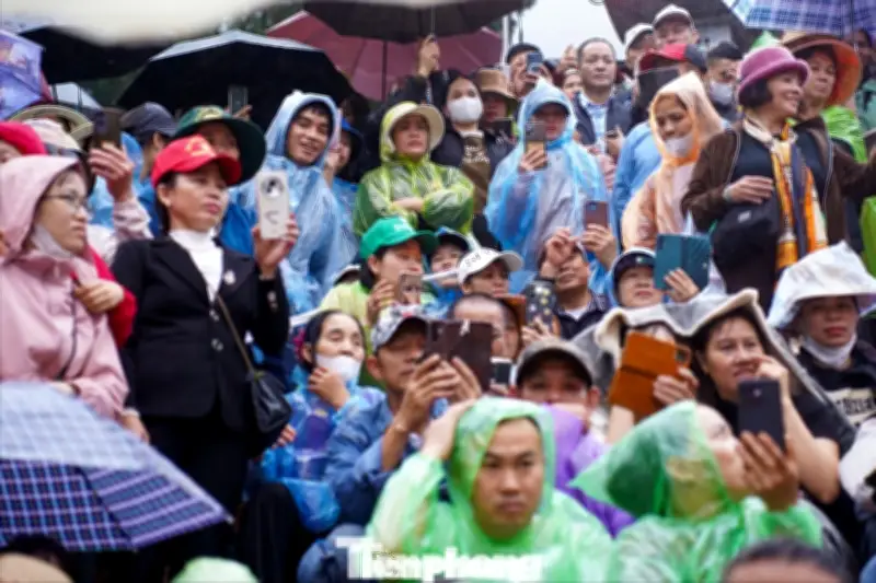 Lễ khai hội du lịch chùa Hương 2026 thu hút hàng nghìn người dưới mưa xuân