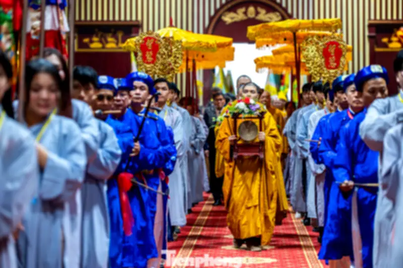 Lễ khai hội Yên Tử 2026 thu hút hàng nghìn người dù mưa phùn