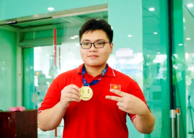 Lê Kiến Thành - Tài năng trẻ xuất sắc với loạt thành tích Tin học quốc tế