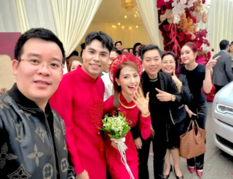 Lễ ăn hỏi lộng lẫy của MC Huyền Trang và cầu thủ Đức Huy tại Phú Thọ